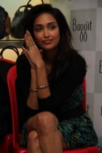 Jiah Khan at baggit new collection preview in Atria Mall, Mumbai on 26th Sept 2012 (13).JPG
